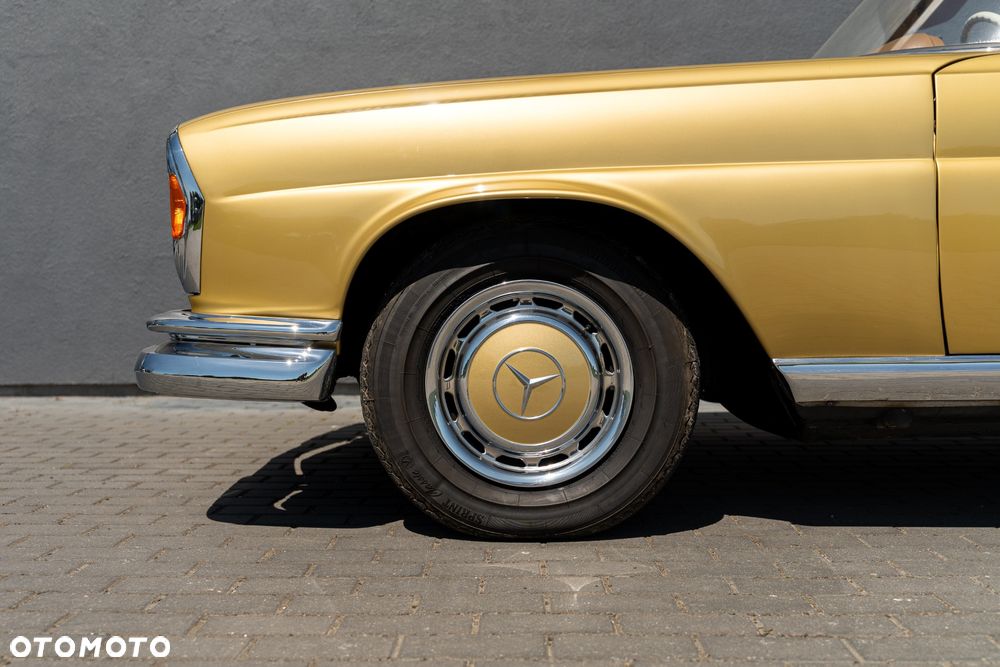 Mercedes-Benz 280 — zdjęcie 14
